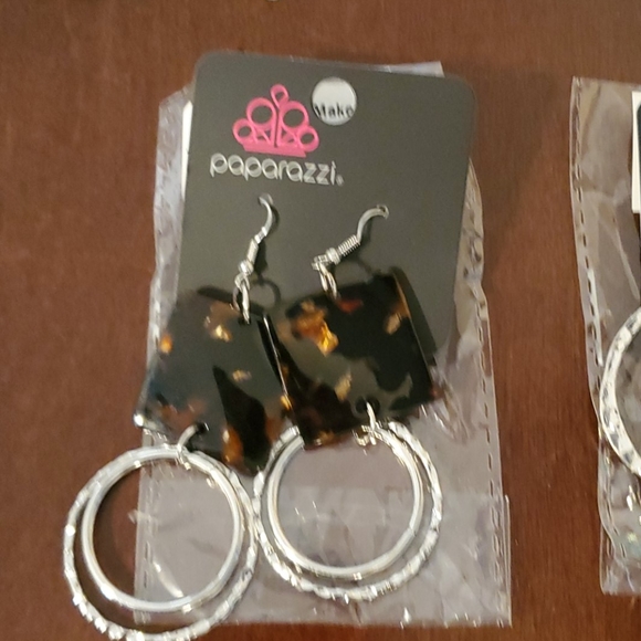 Earrings - Picture 5 of 7